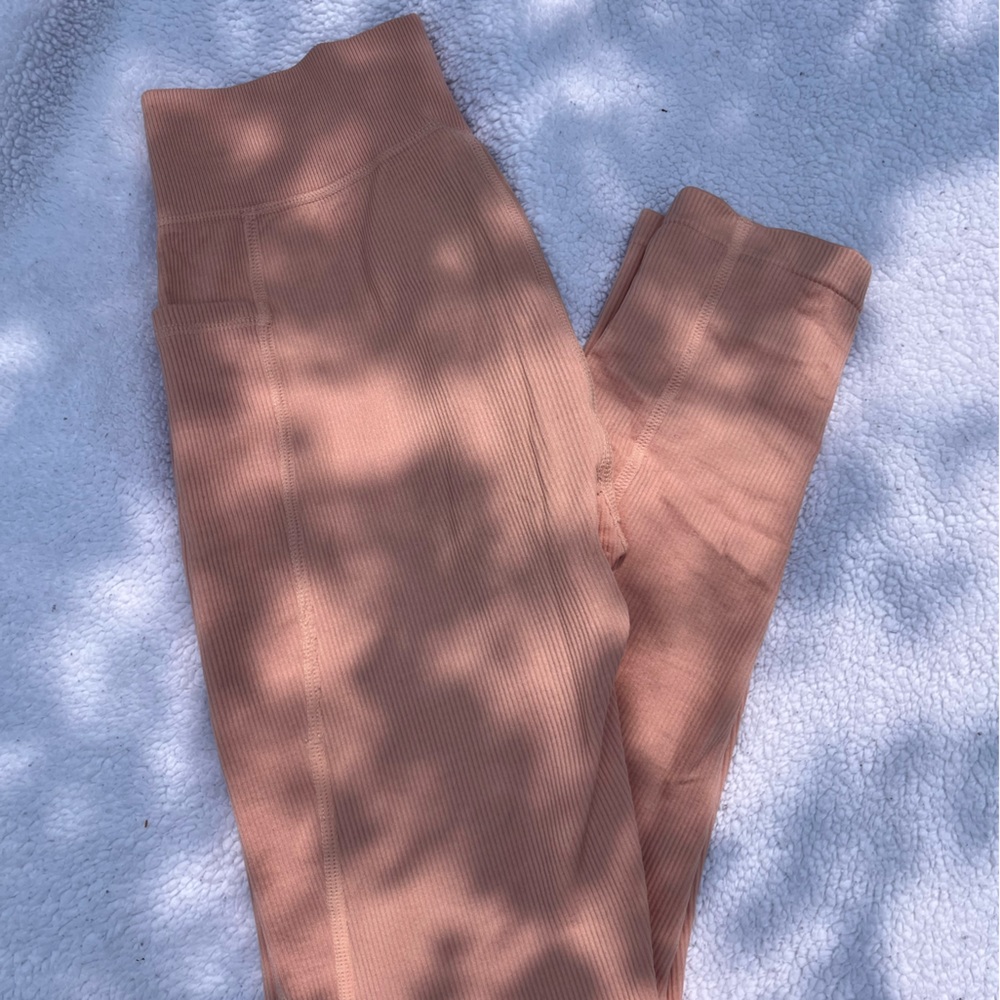 Light Pink High-Waisted Leggings *with pockets!*